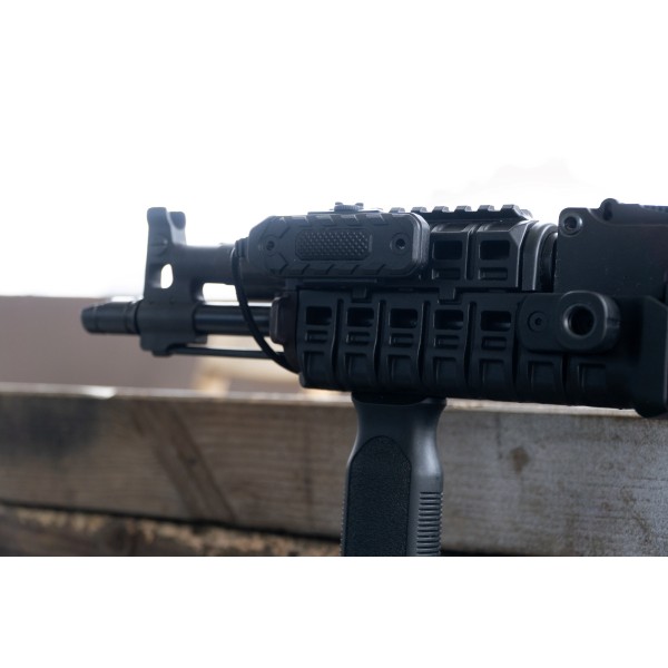 Lampe tactique Ravager-L 2000 lm + Laser vert | 91 400 cd | Picatinny M-Lok