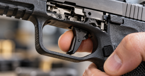 Détente d’une arme : course avant, bossette, rupture et reset, que ressentez-vous réellement sous le doigt ?