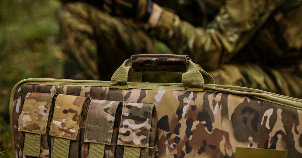 Desideri dotare la tua arma di una custodia affidabile e pratica? Consulta la scheda prodotto dettagliata e la gamma completa di borse morbide su Atlas Defense per scegliere la taglia e il colore che ti si addicono.